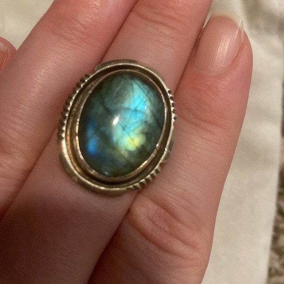 Size 7 1/2 ring - Picture 4 of 5